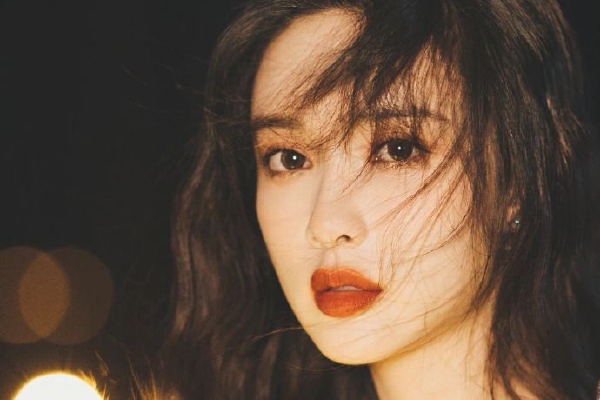 　　世界经济论坛sbobet利记手机官网17日刊文称，中国已成为全球最大的电动汽车市场，中国车企生产的电动汽车占全球电动汽车总产量的一半以上。而在这一市场上，墨菲和其他分析师认为，美国车企当下很难抵挡中国自主品牌的实力。墨菲说，消费者现在对中国自主品牌的“忠诚度”很强，尤其是在美国对中国电动汽车征收超过100%的关税后，这种“忠诚度”可能会变得更加强烈。