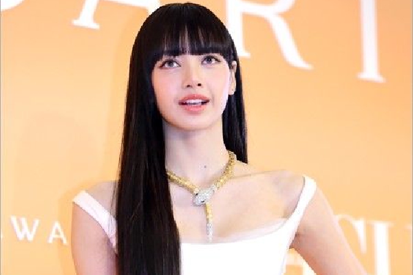　　通报称，吴静理想信念丧失，背弃初心使命，对党不忠诚不老实，与他人串供并伪造证据，对抗组织审查；违背组织原则，不如实报告个人有关事项；廉洁底线失守，持有非上市公司股份；违反国家法律法规，构成职务违法；贪欲膨胀，利用职务上的便利为他人谋取利益，非法收受他人巨额财物。