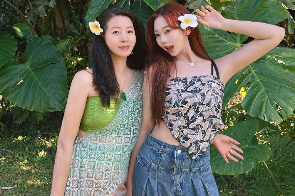 　　世界经济论坛sbobet利记手机官网17日刊文称，中国已成为全球最大的电动汽车市场，中国车企生产的电动汽车占全球电动汽车总产量的一半以上。而在这一市场上，墨菲和其他分析师认为，美国车企当下很难抵挡中国自主品牌的实力。墨菲说，消费者现在对中国自主品牌的“忠诚度”很强，尤其是在美国对中国电动汽车征收超过100%的关税后，这种“忠诚度”可能会变得更加强烈。