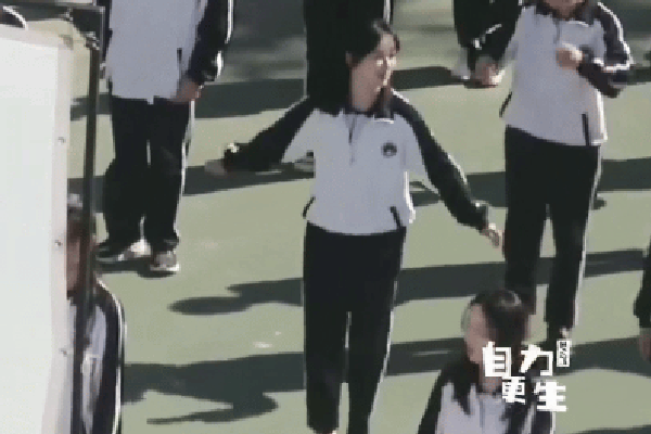 　　游盈隆表示，赖清德上任第一个月，只获不到半数台湾民众的支持，赖清德社会支持基础的流失是全面性的，不同程度的。游盈隆指出，根据相关经验证据，近一个月赖清德社会支持基础的流失主要原因至少有三：