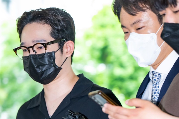 　　省应急管理、农业农村、水利等部门成立由25个厅级干部带队的工作组和27个专家组，分片包市深入一线、深入基层，对各地水源调度抗旱播种、抗旱保苗等工作进行督促指导，及时协调解决遇到的实际困难和问题。各地也积极采取行动，组织人员力量全面开展抗旱。