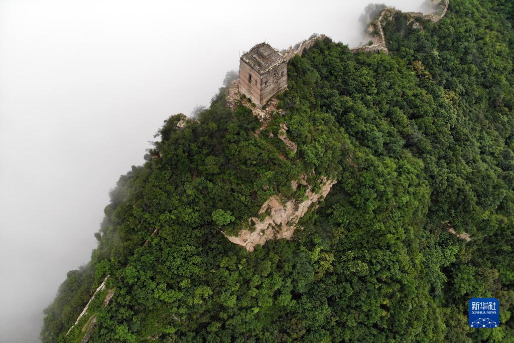 　　中国-中东欧国家合作，是具有重要影响力的跨区域合作平台，是中欧关系的重要组成部分。2021年2月，习主席曾主持中国-中东欧国家领导人峰会并发表主旨讲话。匈牙利总理欧尔班出席峰会。