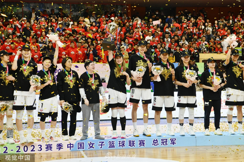 　　近年来，印度开始大力扶持国内的乒超联赛，6支参赛球队的规模让他们超越了早期的日本乒超联赛。除了队伍数量能够在很大程度上保证球员的比赛场次之外，印度联赛更是汇聚了不少中高水平选手，包括非洲“一哥”阿鲁纳、华裔选手张安等球员都有在这里效力的经历。